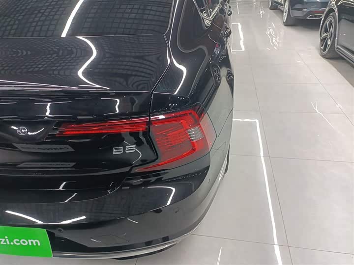 Фото 8 - Volvo S90