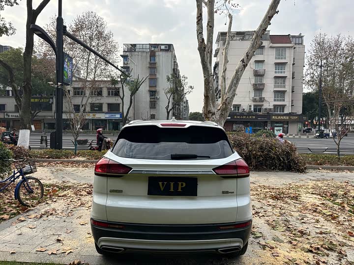 Фото 5 - Geely Atlas