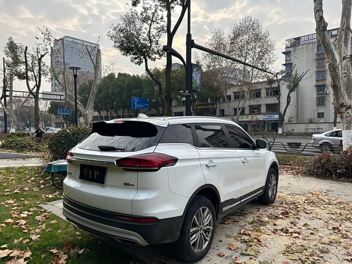 Фото 6 - Geely Atlas