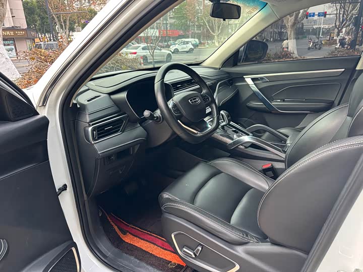 Фото 7 - Geely Atlas