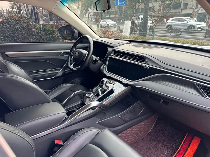 Фото 9 - Geely Atlas