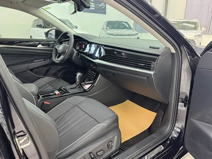 Фото 8 - Volkswagen Passat