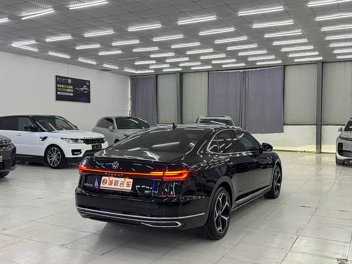 Фото 9 - Volkswagen Passat