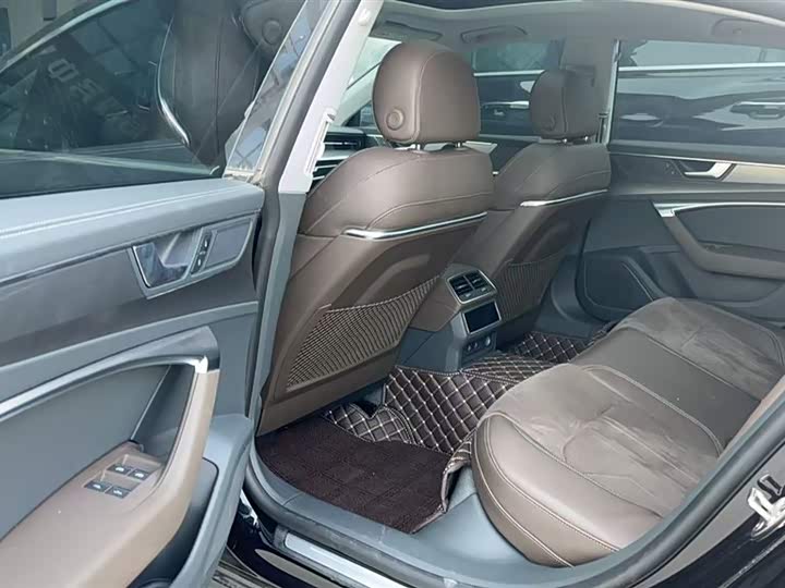 Фото 5 - Audi A7L