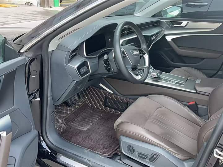 Фото 6 - Audi A7L