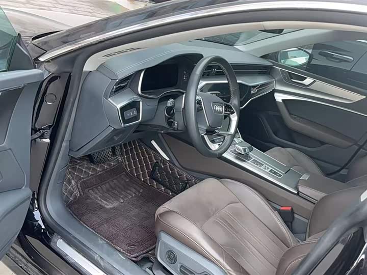 Фото 8 - Audi A7L