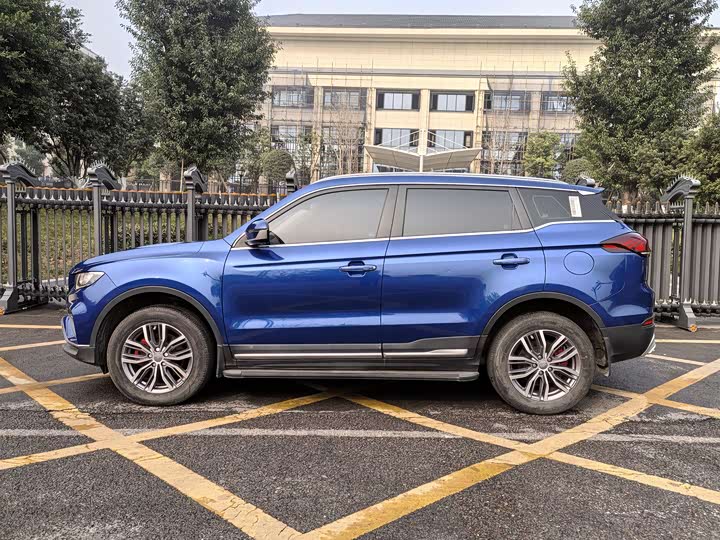 Фото 4 - Geely Atlas