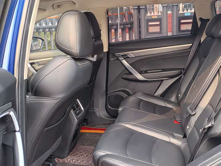 Фото 6 - Geely Atlas