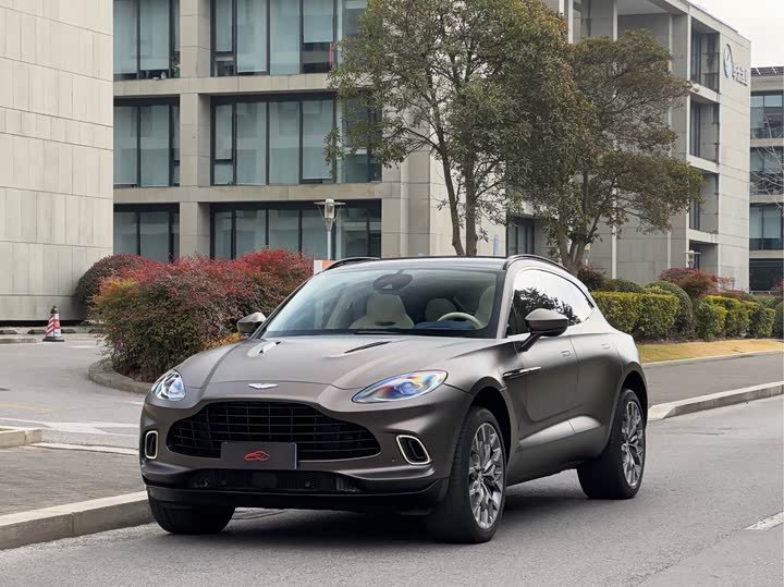 Фото 1 - Aston Martin DBX