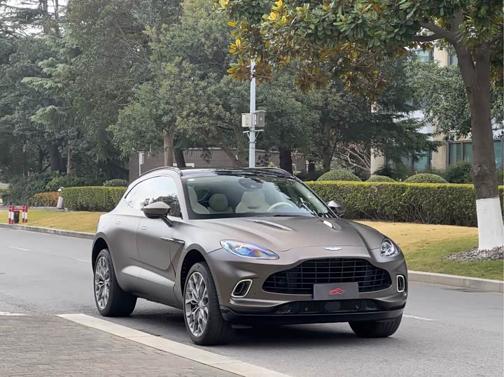 Фото 3 - Aston Martin DBX