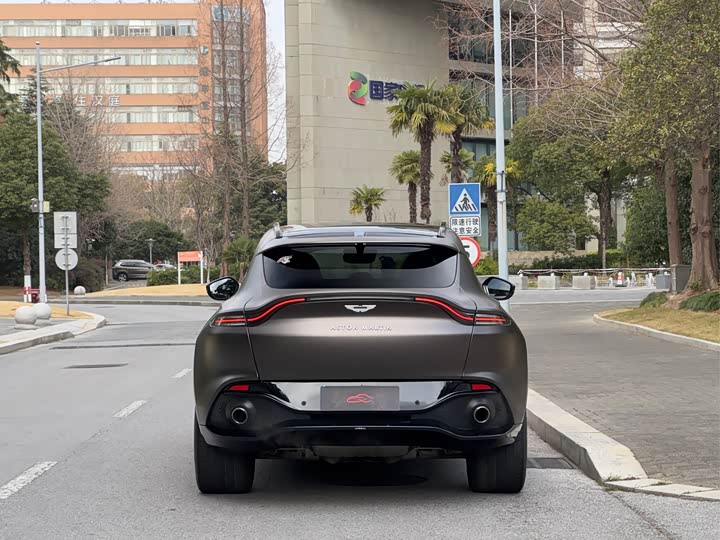Фото 4 - Aston Martin DBX