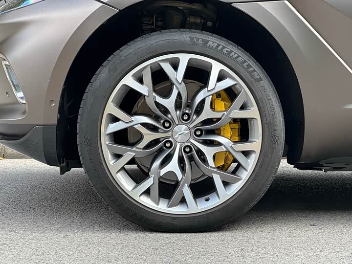 Фото 8 - Aston Martin DBX