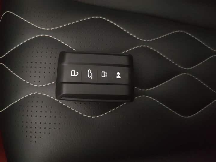 Фото 9 - Tank 300