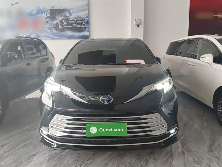 Фото 3 - Toyota Sienna