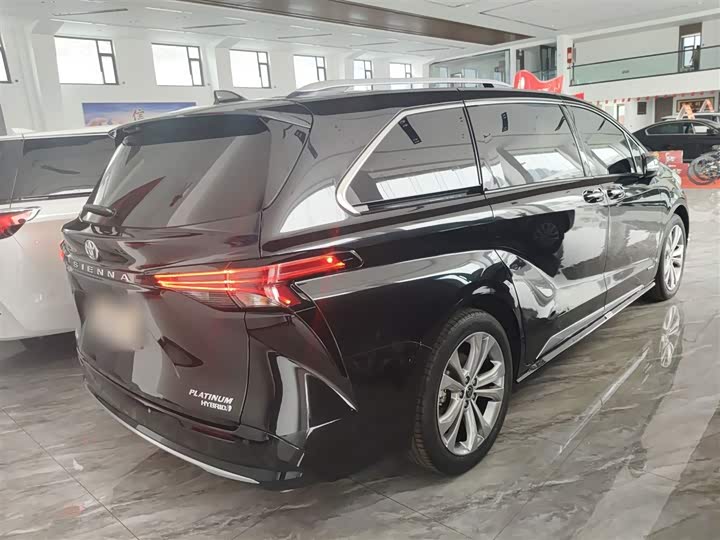 Фото 7 - Toyota Sienna