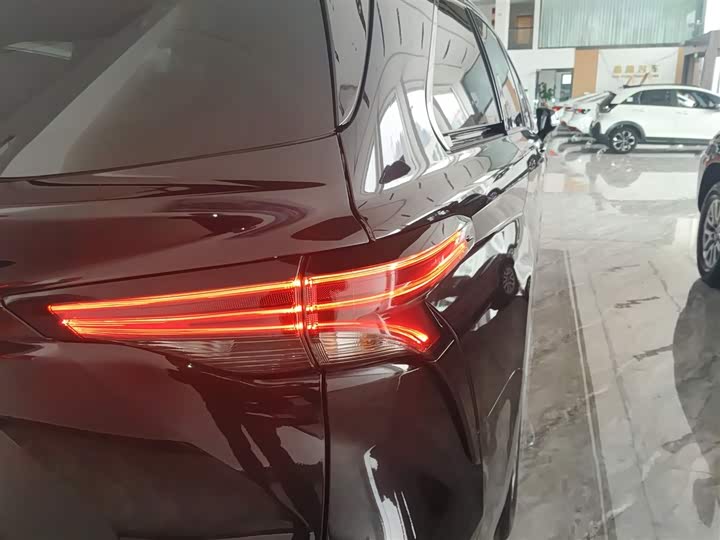 Фото 8 - Toyota Sienna