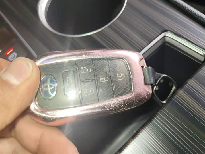 Фото 9 - Toyota Sienna