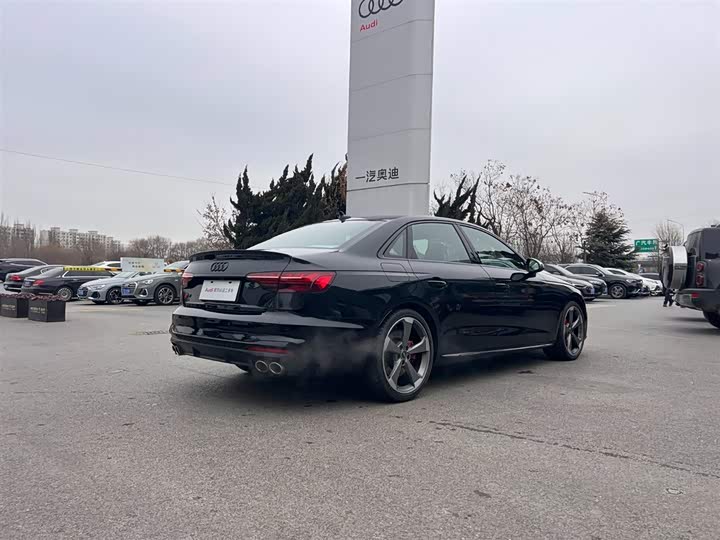 Фото 9 - Audi S4