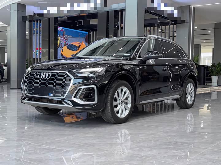 Фото 1 - Audi Q5L