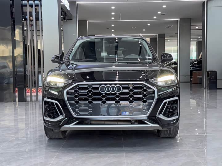 Фото 2 - Audi Q5L