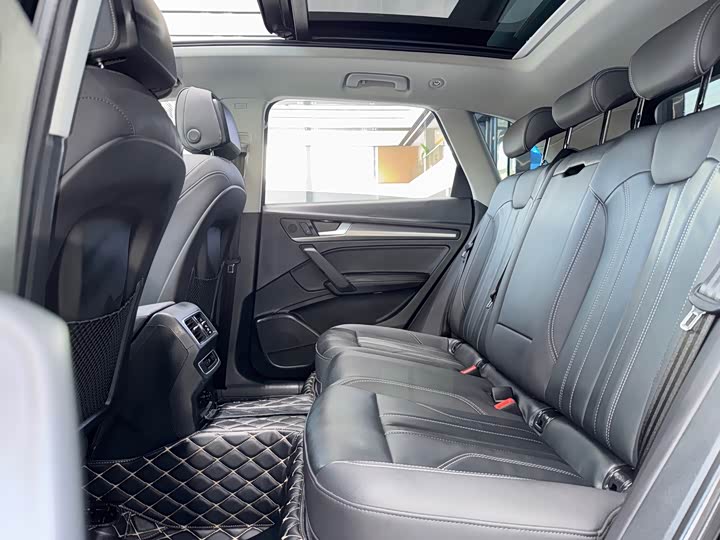 Фото 6 - Audi Q5L