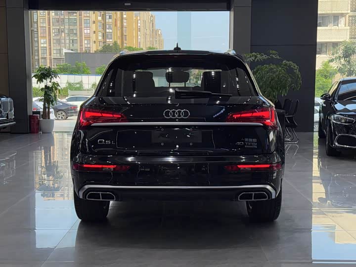 Фото 8 - Audi Q5L