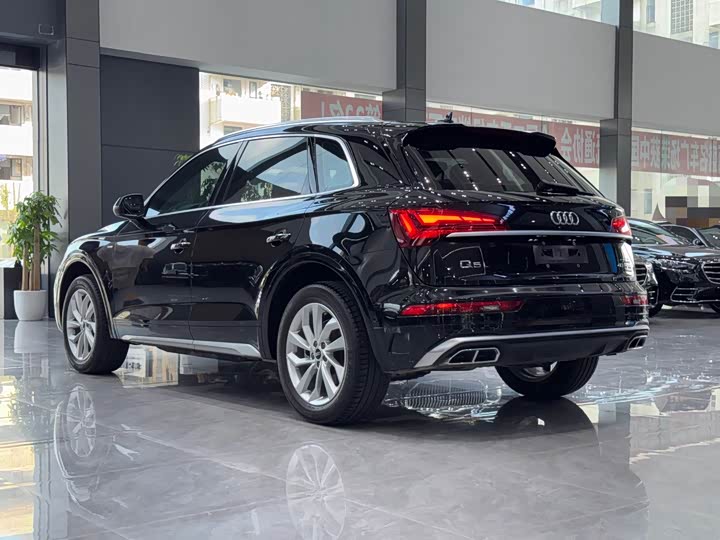 Фото 9 - Audi Q5L