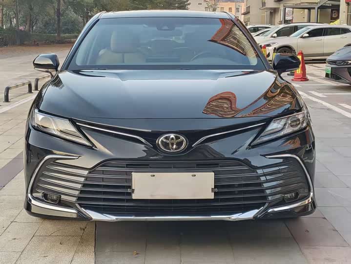 Фото 1 - Toyota Camry