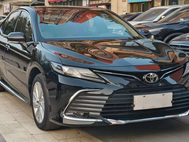 Фото 3 - Toyota Camry