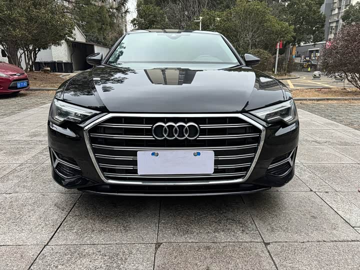 Фото 2 - Audi A6L