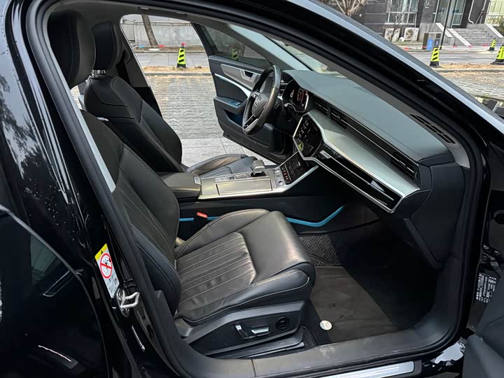 Фото 7 - Audi A6L