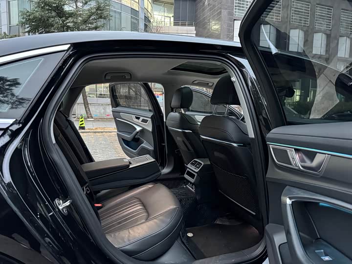 Фото 8 - Audi A6L