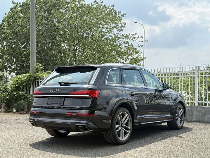 Фото 6 - Audi Q7