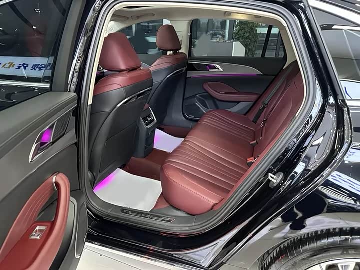 Фото 4 - Hongqi H5