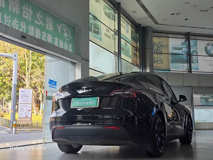 Фото 6 - Tesla Model Y