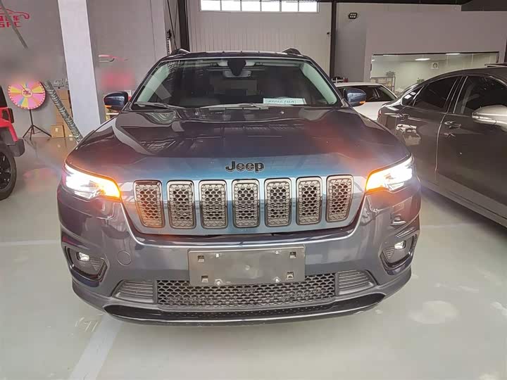 Фото 3 - Jeep Cherokee