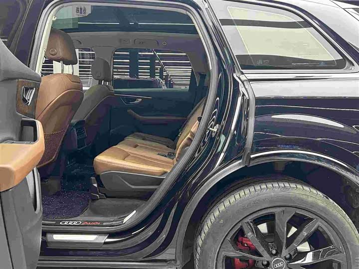 Фото 7 - Audi Q7