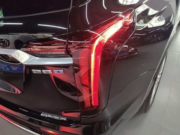 Фото 8 - Cadillac XT6