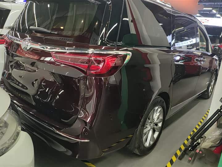 Фото 3 - Buick GL8 ES