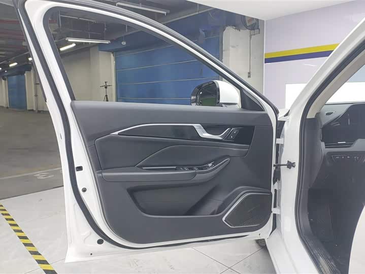 Фото 7 - Bestune B70