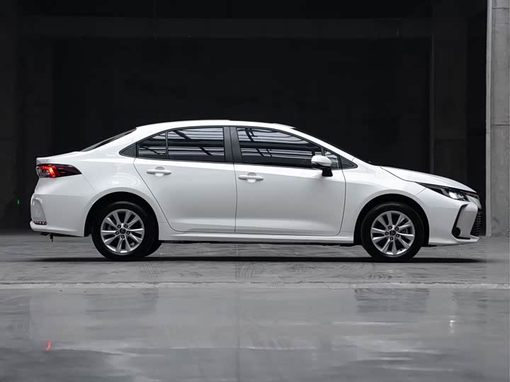 Фото 6 - Toyota Corolla