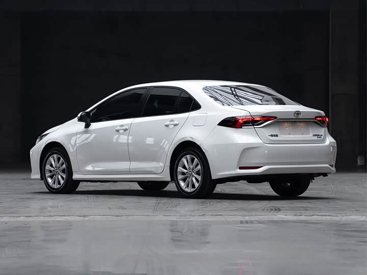 Фото 7 - Toyota Corolla