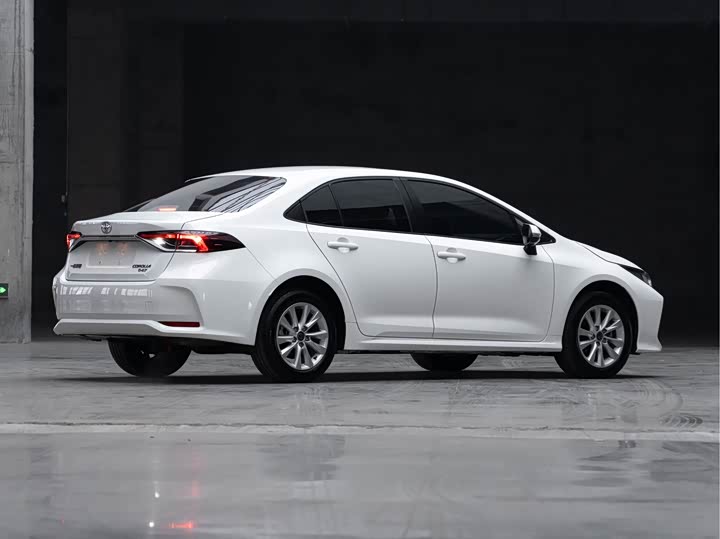 Фото 9 - Toyota Corolla