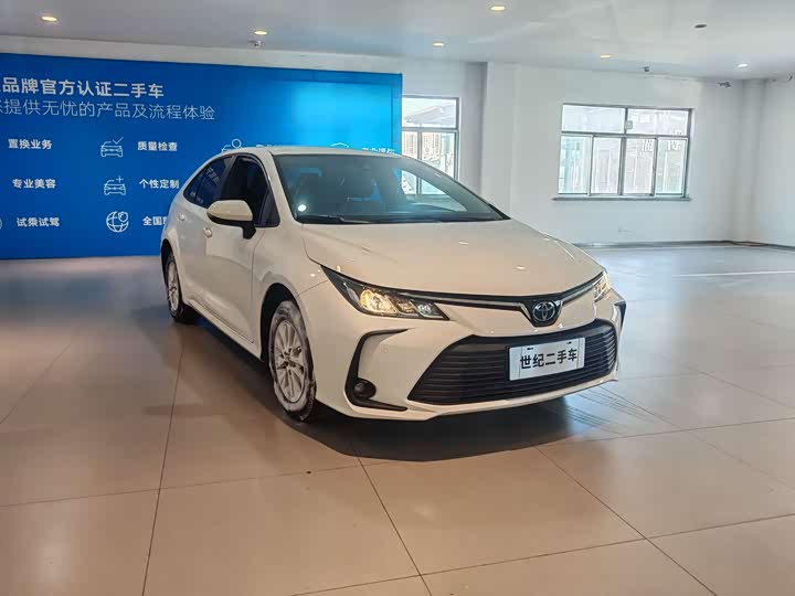 Фото 3 - Toyota Corolla