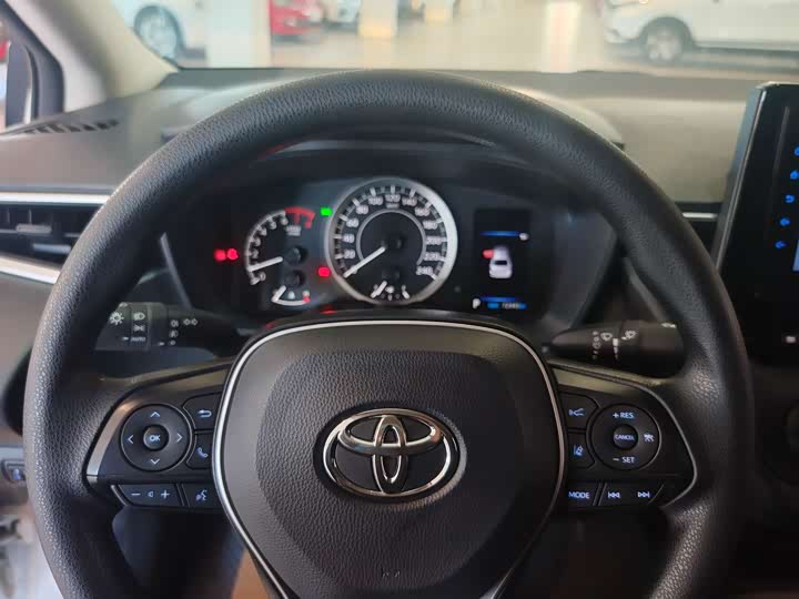 Фото 8 - Toyota Corolla