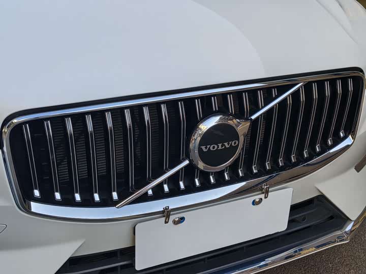 Фото 8 - Volvo XC60