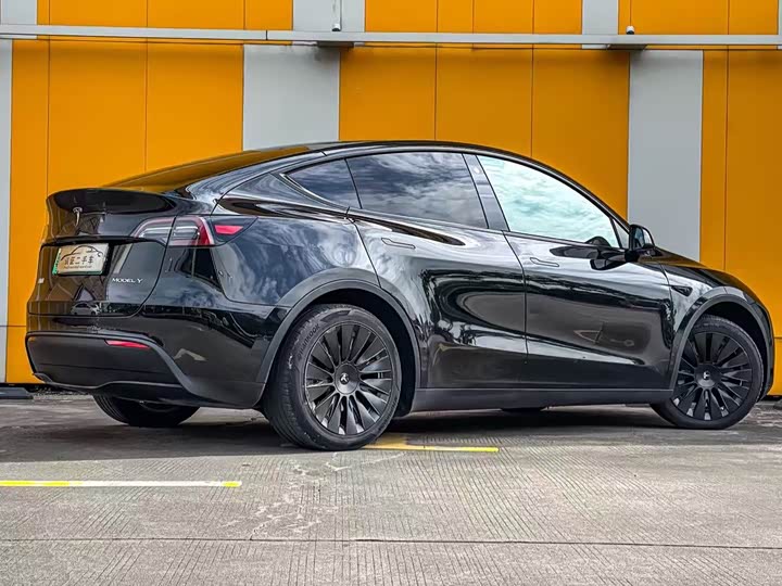 Фото 3 - Tesla Model Y