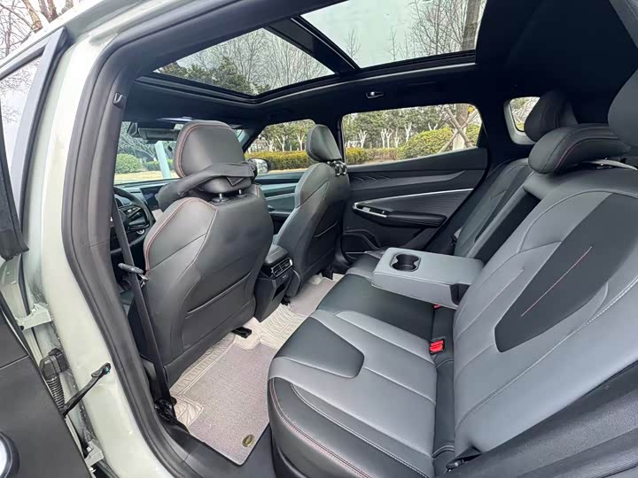 Фото 5 - Geely Atlas