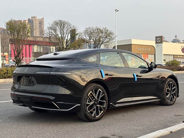 Фото 4 - Avatr 06