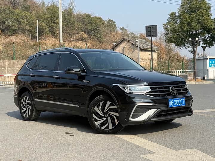 Фото 2 - Volkswagen Tiguan L Pro